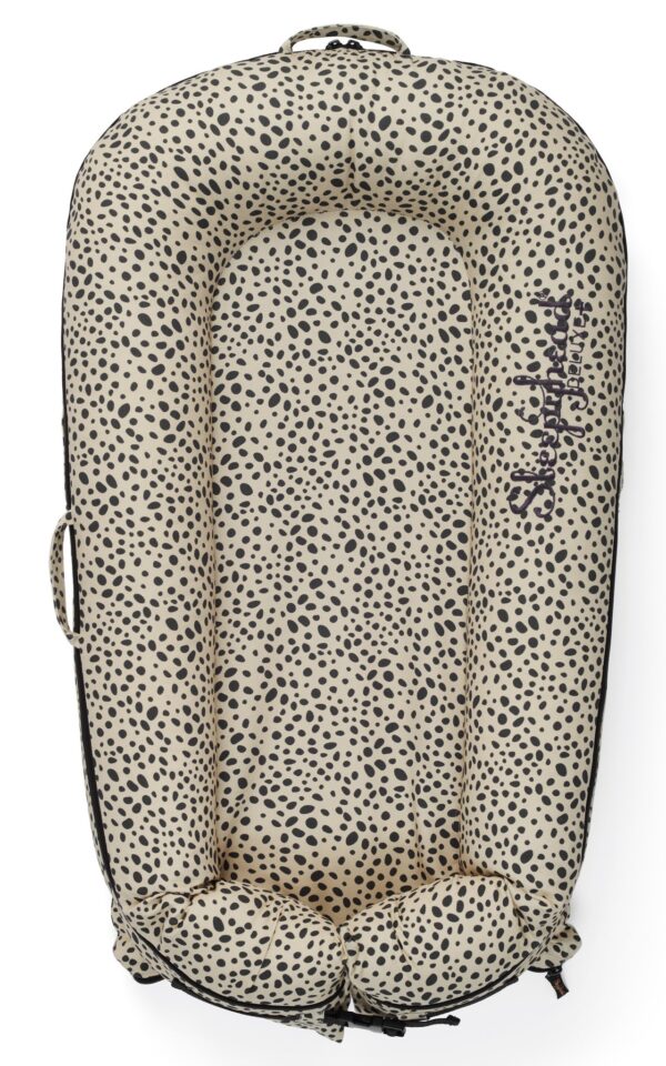 DockAtot Sleepyhead Deluxe+ Painted Spot babynestje met dierenprint - ademend materiaal - 0 tot 8 maanden
