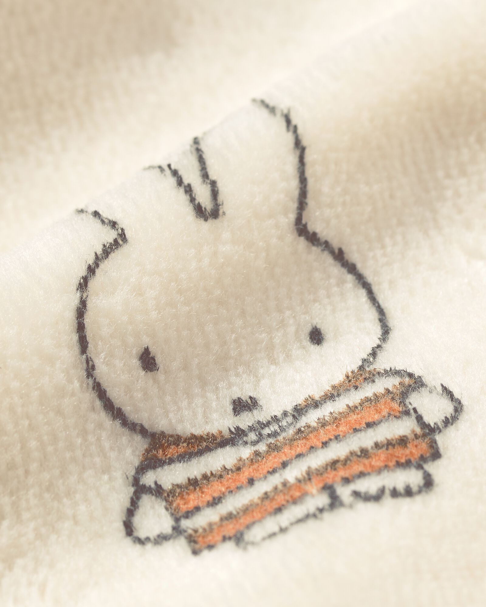 HEMA Nijntje pyjama velours gebroken wit 1 HEMA Nijntje pyjama velours gebroken wit